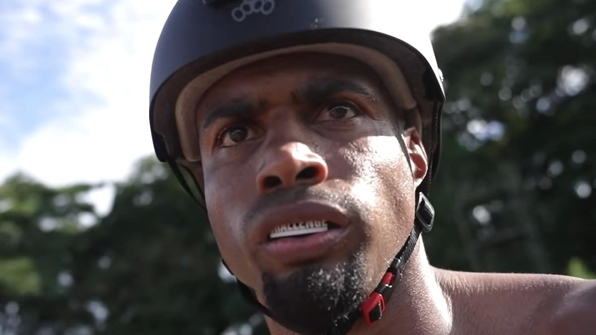 Darrell Taylor viene colpito in faccia durante l'episodio Challenge All Stars 3