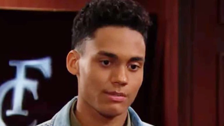 Adain Bradley nel ruolo di Xander Avant