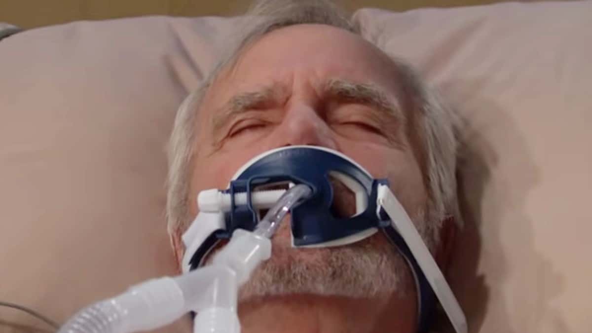 John McCook nel ruolo di Eric Forrester