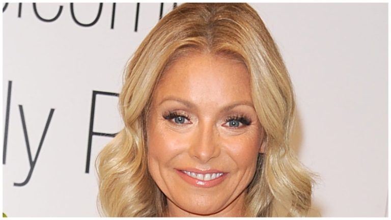 Kelly Ripa ad un evento casuale.