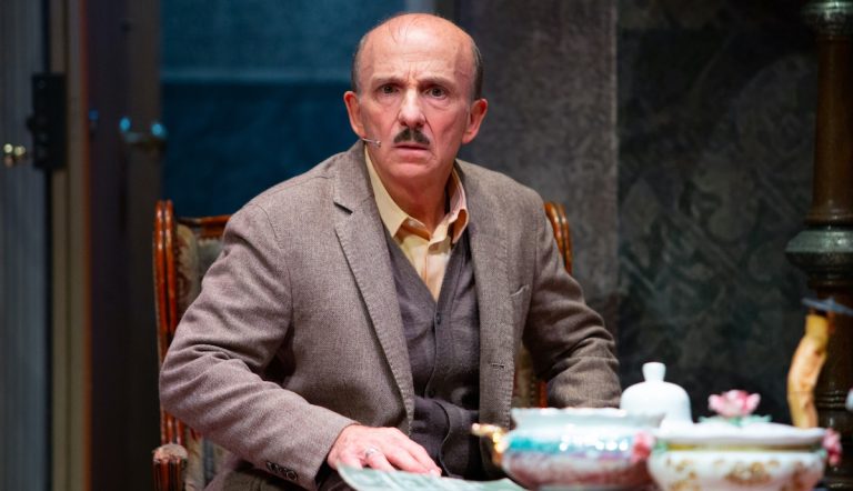 “Il vedovo allegro” di Carlo Buccirosso a Roma
