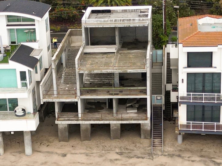 La villa di Malibu sventrata da 53 milioni di dollari di Kanye West, dai un'occhiata all'interno
