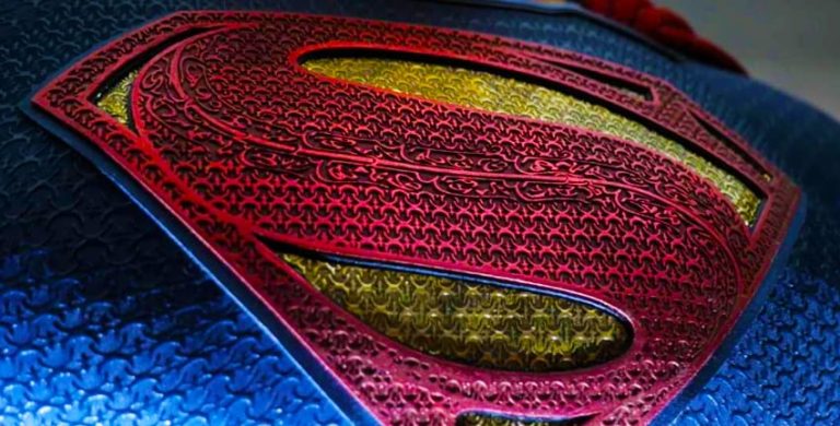 Superman: Eredità, vestito