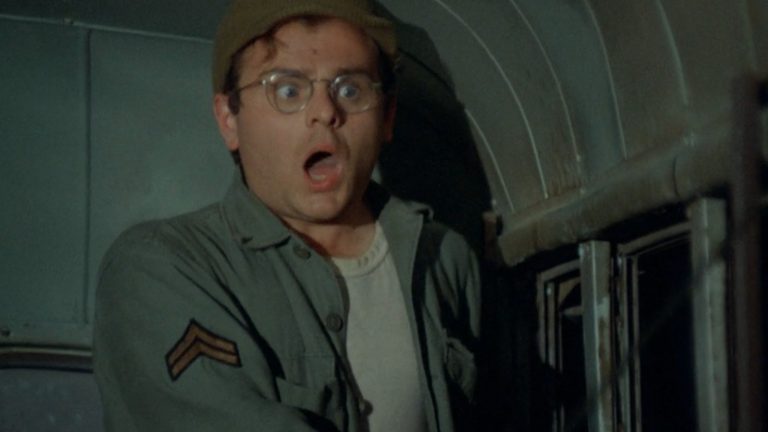 Uno dei momenti M*A*S*H più 'sconcertati' di Radar è stato completamente improvvisato
