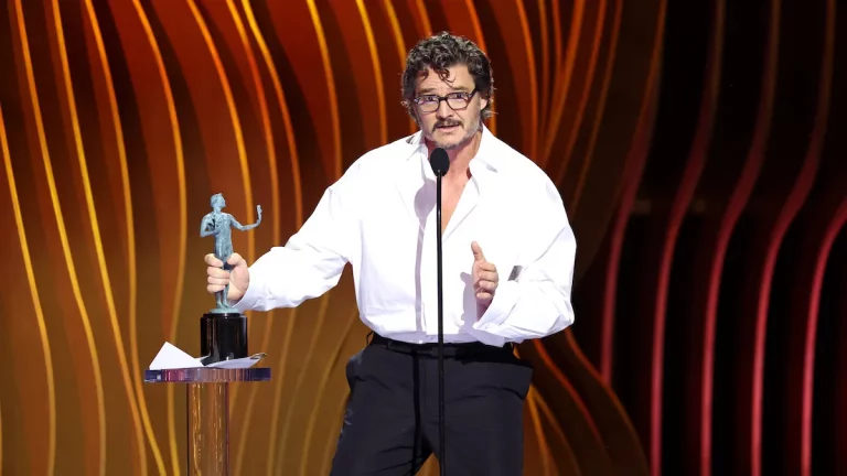 Pedro Pascal riceve il SAG Award per 'The Last of Us'