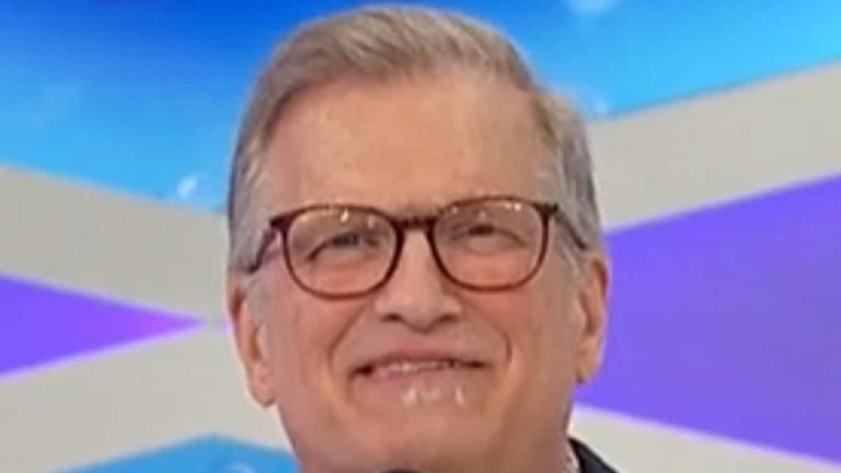 il prezzo è giusto, il presentatore Drew Carey Face è stato fotografato durante l'episodio della CBS 2024