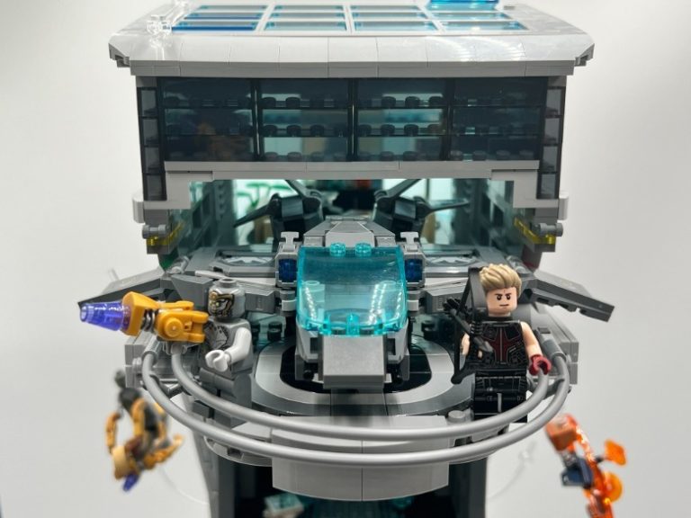 Piattaforma di atterraggio del Quinjet della Torre LEGO Avengers