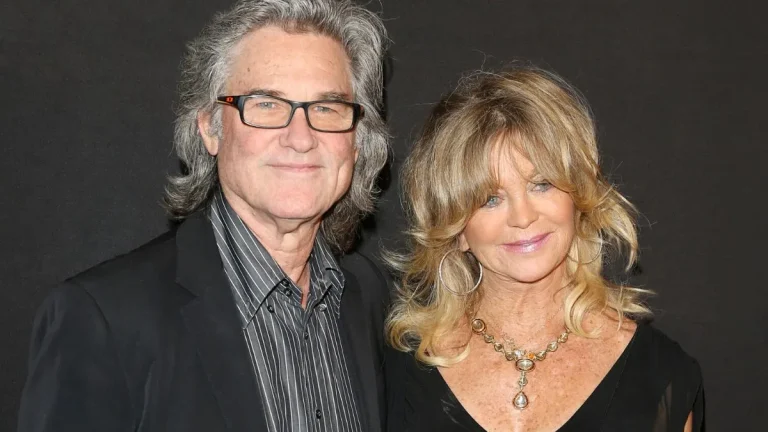 BEVERLY HILLS, CA - 28 FEBBRAIO: Kurt Russell e Goldie Hawn partecipano all'evento