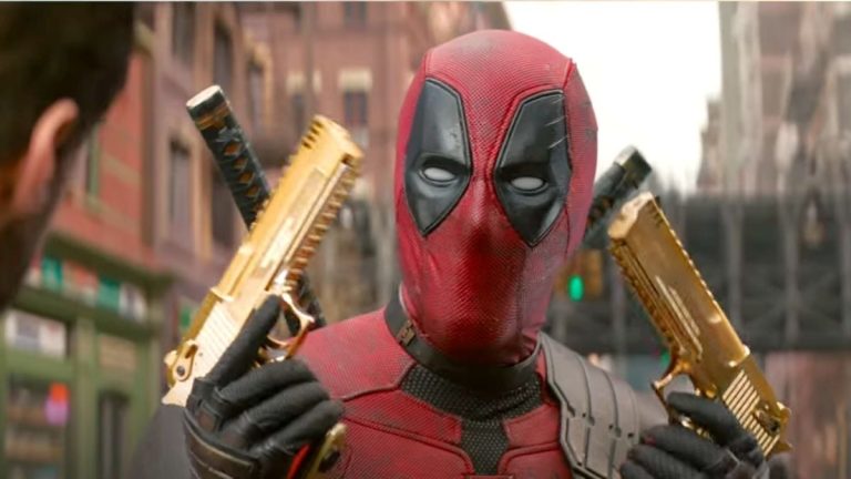 Wade Wilson impugna due pistole d'oro in Deadpool e Wolverine