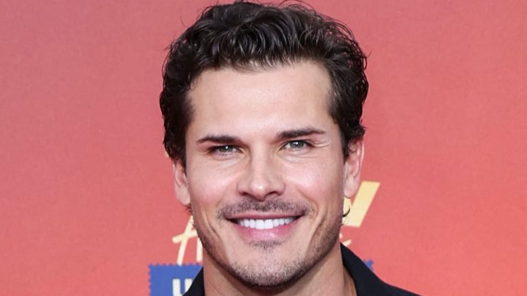 foto del volto di gleb savchenko dagli MTV Movie And TV Awards del 2022 SENZA SCRITTURA