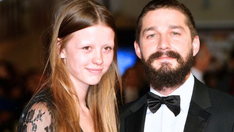 LONDRA, INGHILTERRA - 19 OTTOBRE: Mia Goth e Shia LeBeouf partecipano al gala di chiusura della première europea sul red carpet per "Furia" durante il 58° BFI London Film Festival all'Odeon Leicester Square il 19 ottobre 2014 a Londra, Inghilterra. (Foto di Anthony Harvey/Getty Images per BFI)