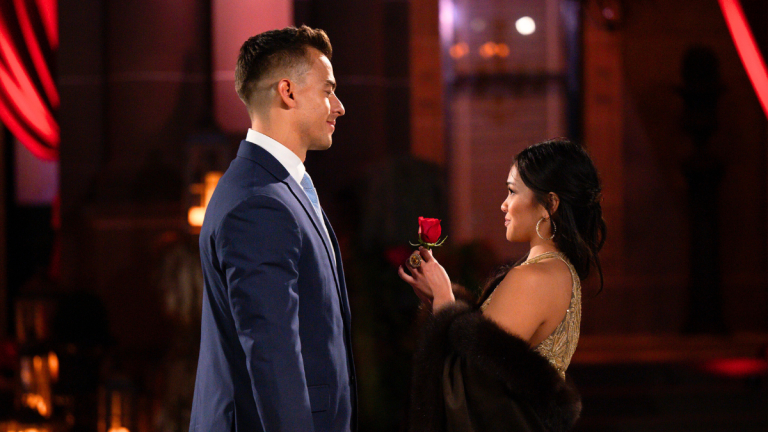 Reality Steve dice di sapere quale dei fidanzati di Jenn Tran lascerà presto "The Bachelorette", e noi non siamo ancora pronti