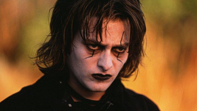 La serie Horror Party Movies vi racconta come ci divertiamo con The Crow: Wicked Prayer, con Edward Furlong