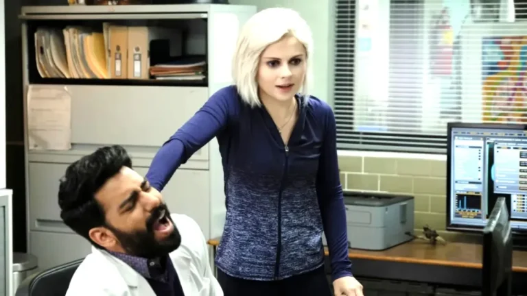 Rahul Kohli e Rose McIver in iZombie