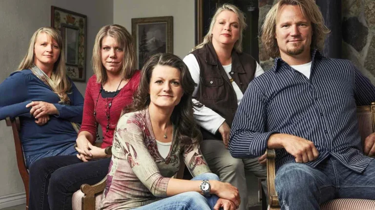 Il cast di Sister Wives posa insieme nella loro ex casa