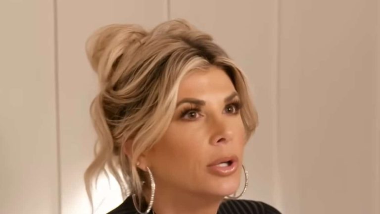 Screenshot della stagione 18 della star di RHOC Alexis Bellino