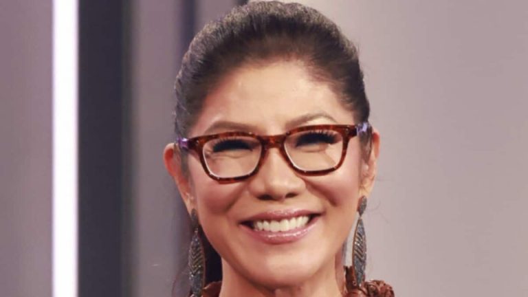 Julie Chen con gli occhiali