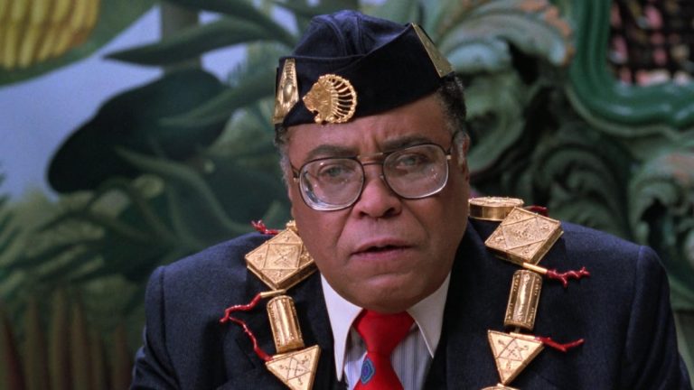 James Earl Jones nel ruolo del re Jaffe Joffer in Il principe cerca moglie