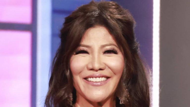 Julie Chen Abito rosso BB25