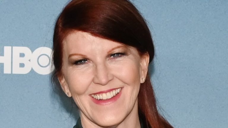 foto del viso di kate flannery dalla prima puntata della seconda stagione di Los Angeles dello show HBO Max Hacks