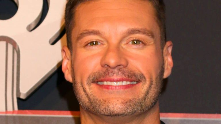 ryan seacrest sul red carpet degli iHeart Music Awards 2017 al Forum