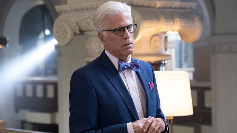 Ted Danson nel ruolo di Michael in The Good Place