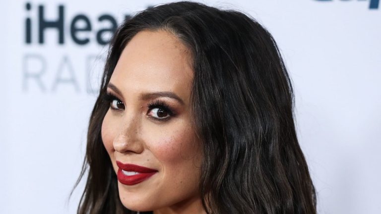 foto del volto di cheryl burke da iHeartRadio 102.7 KIIS FM's Jingle Ball 2021